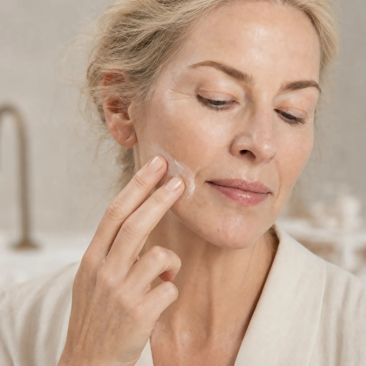 Red Algae Calming Day Moisturiser – applied to skin
