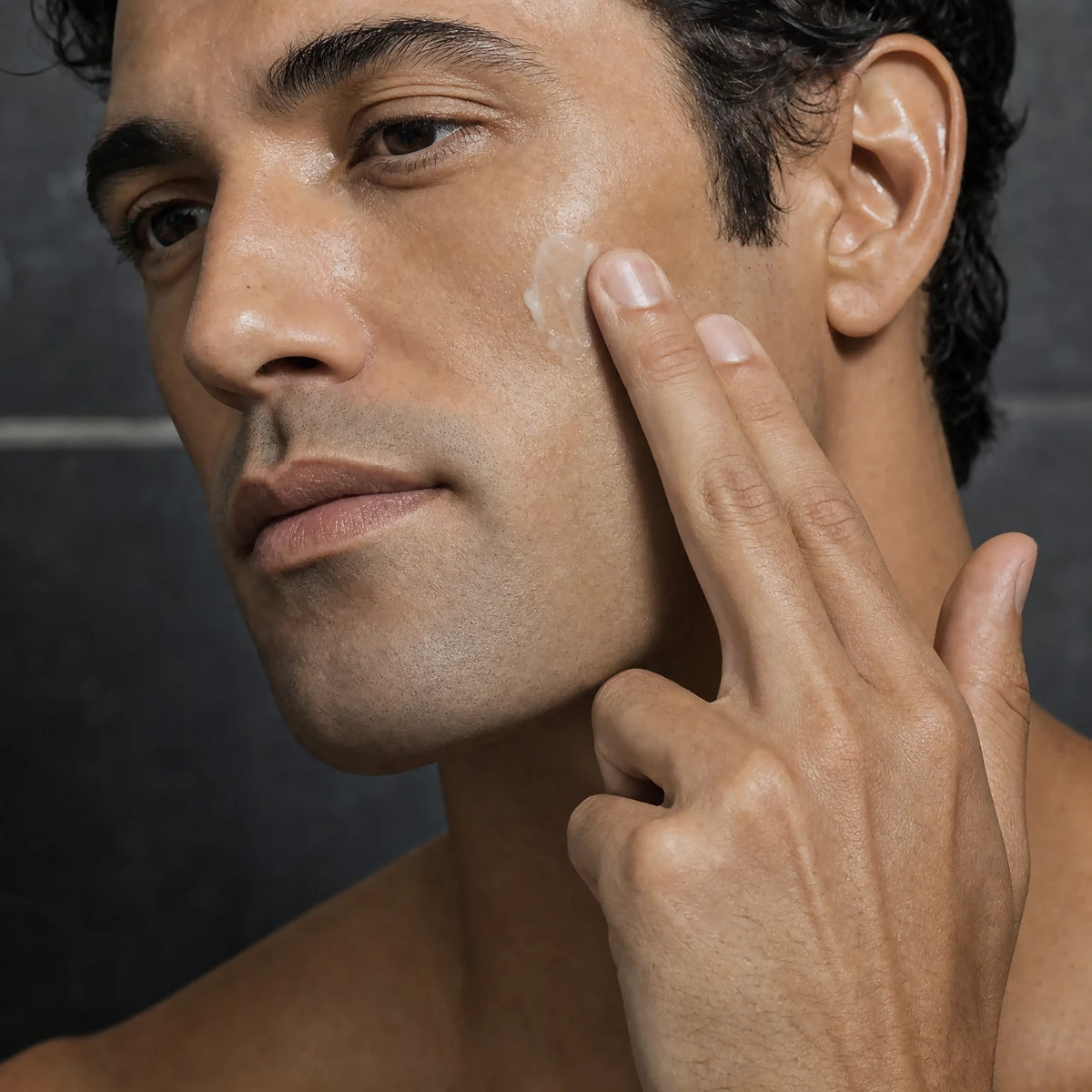 Man applying Enrichment Jojoba Endurance Day Cream to his cheek after shaving