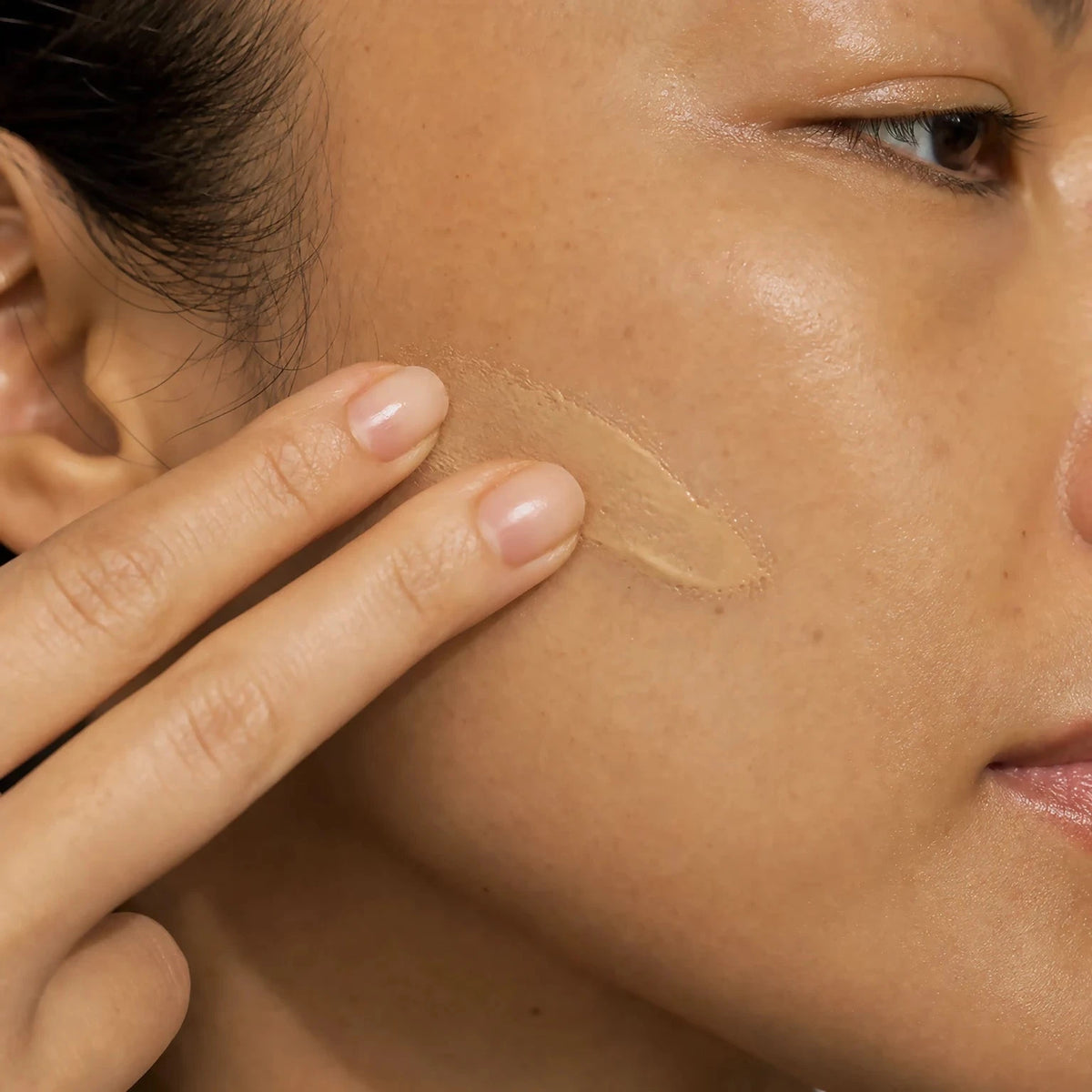Sun Protect Tinted Fluid SPF30 – applied to skin