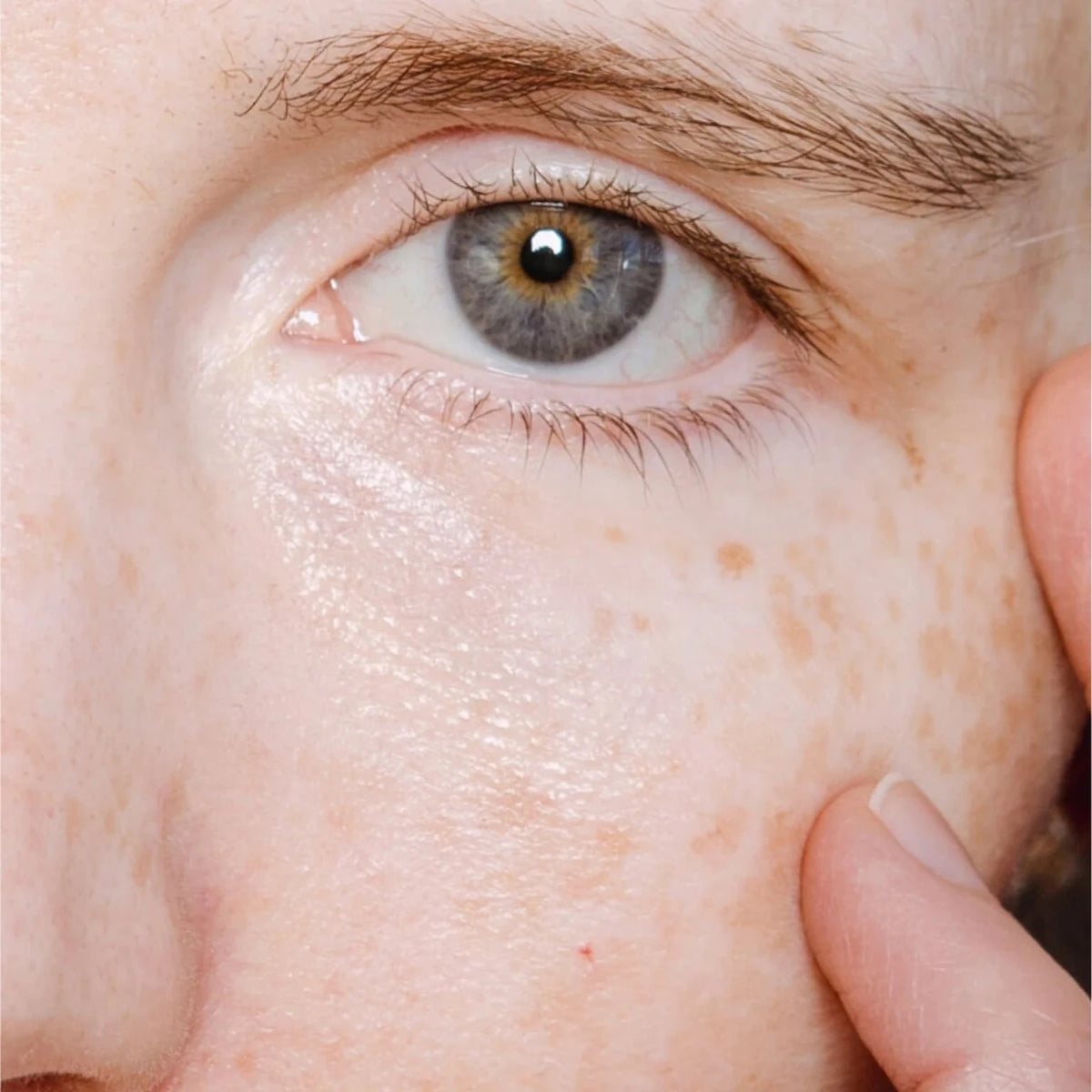 Phyto-Retinol Refining Eye Serum – applied to skin