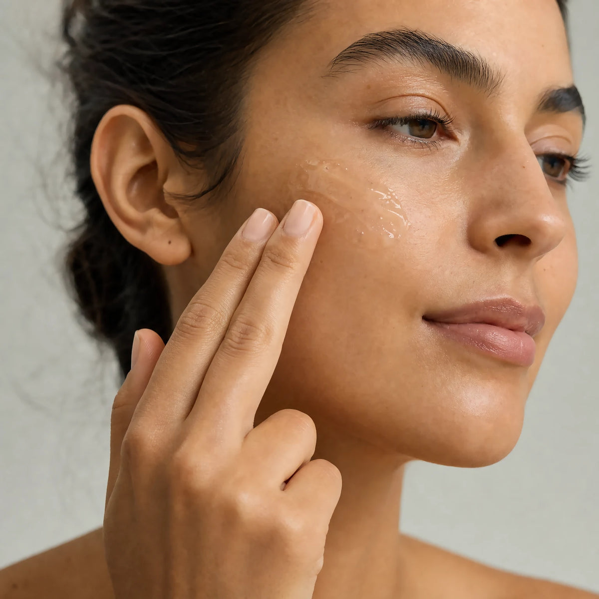 White Tea Hydration Gel – applied to skin