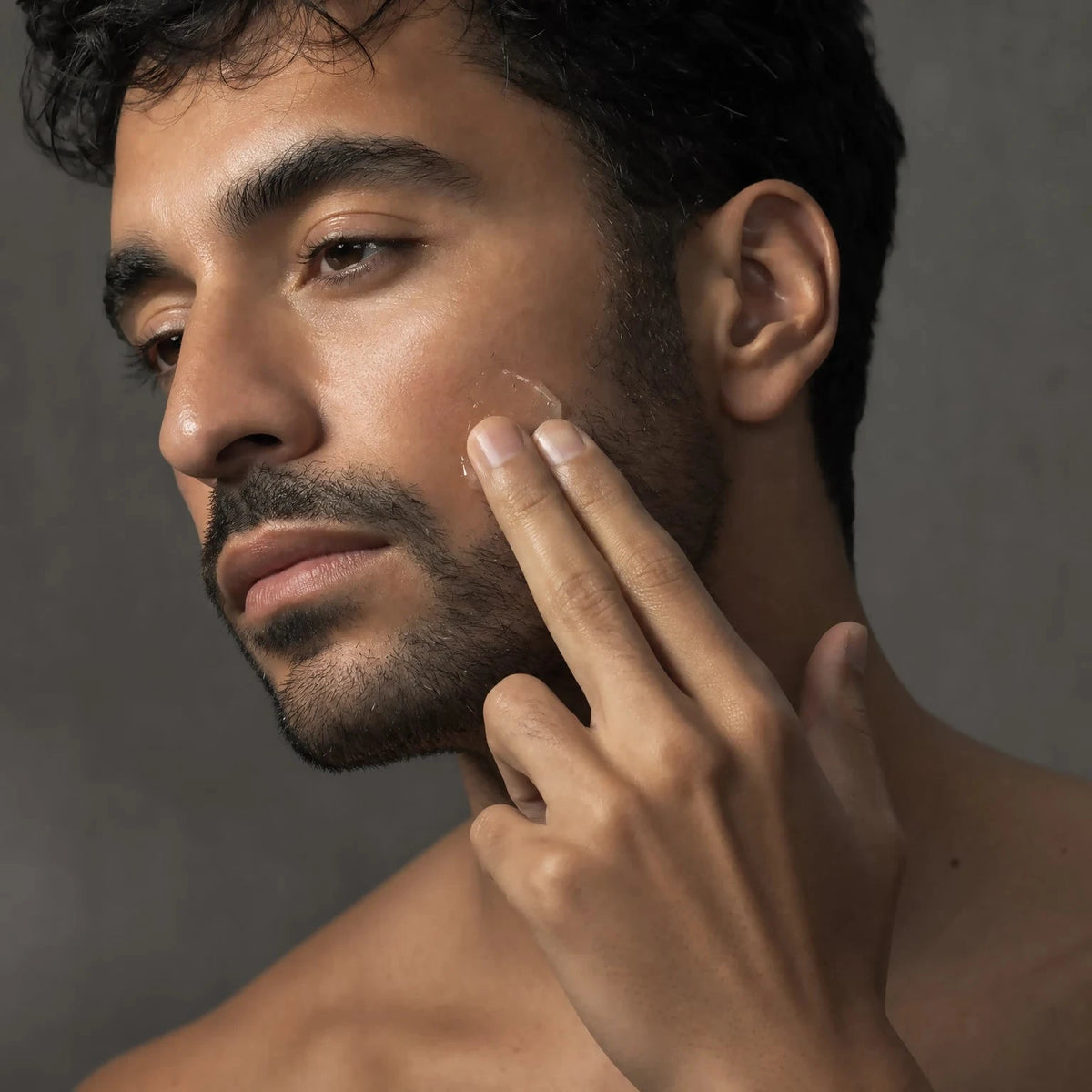 Zinc Shine Control Facial Gel – applied to skin