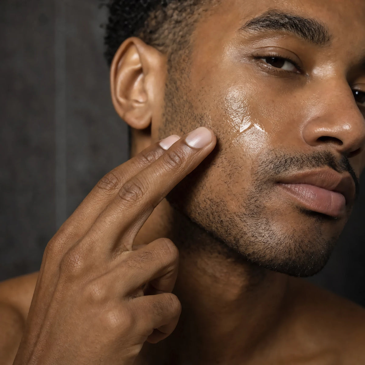 Multi-Weight HA Hydrating Serum – applied to skin