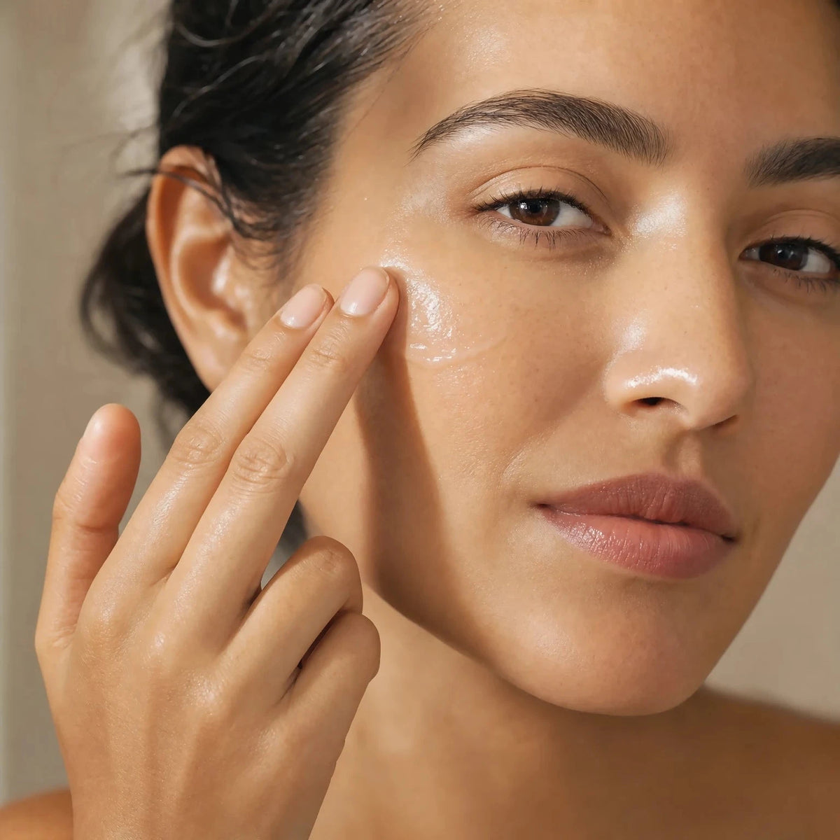 Light Balancing Prebiotic Serum – applied to skin