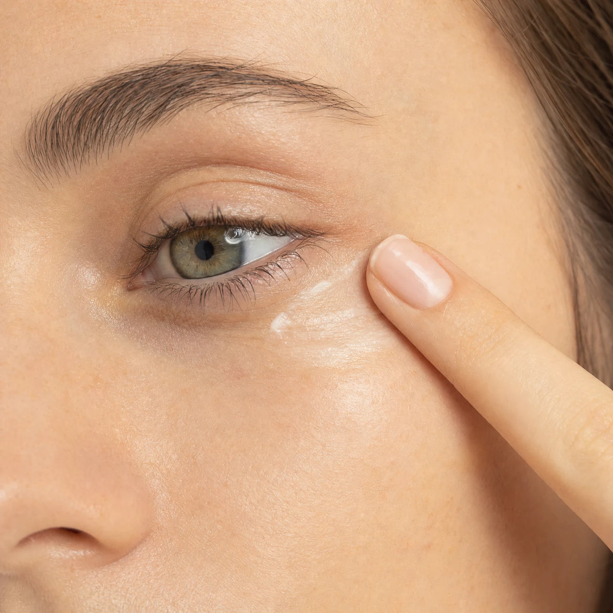 Hyaluronic Acid Radiant Eye Cream – applied to skin