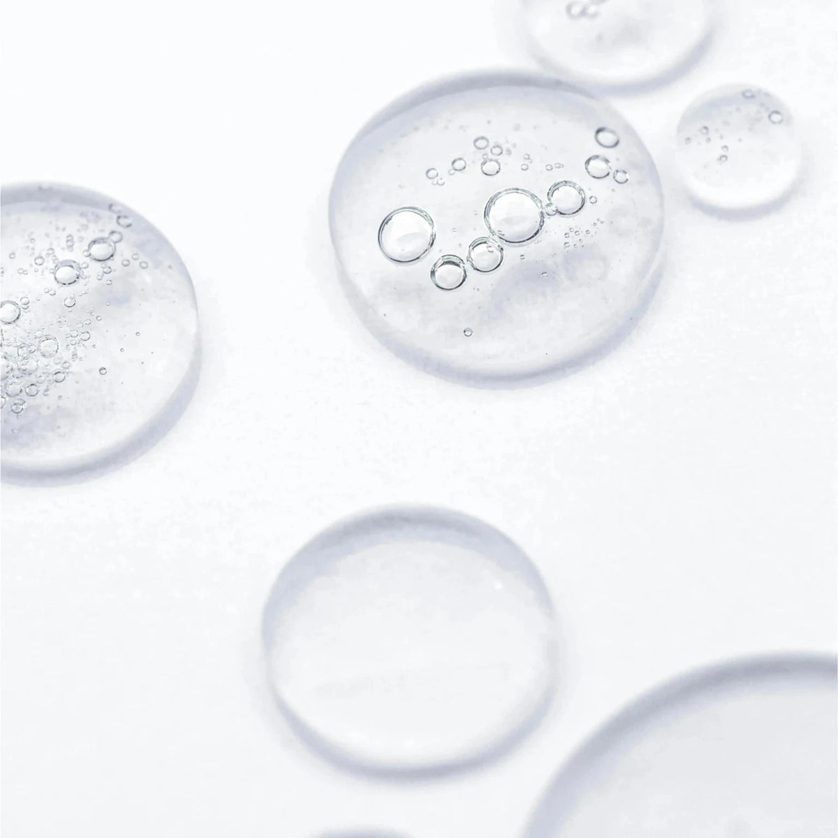 Light Balancing Prebiotic Serum – texture close-up