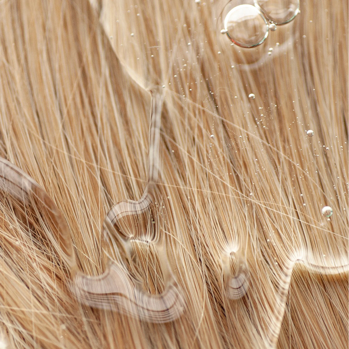 Nourishing Full Volume Shampoo – texture close-up