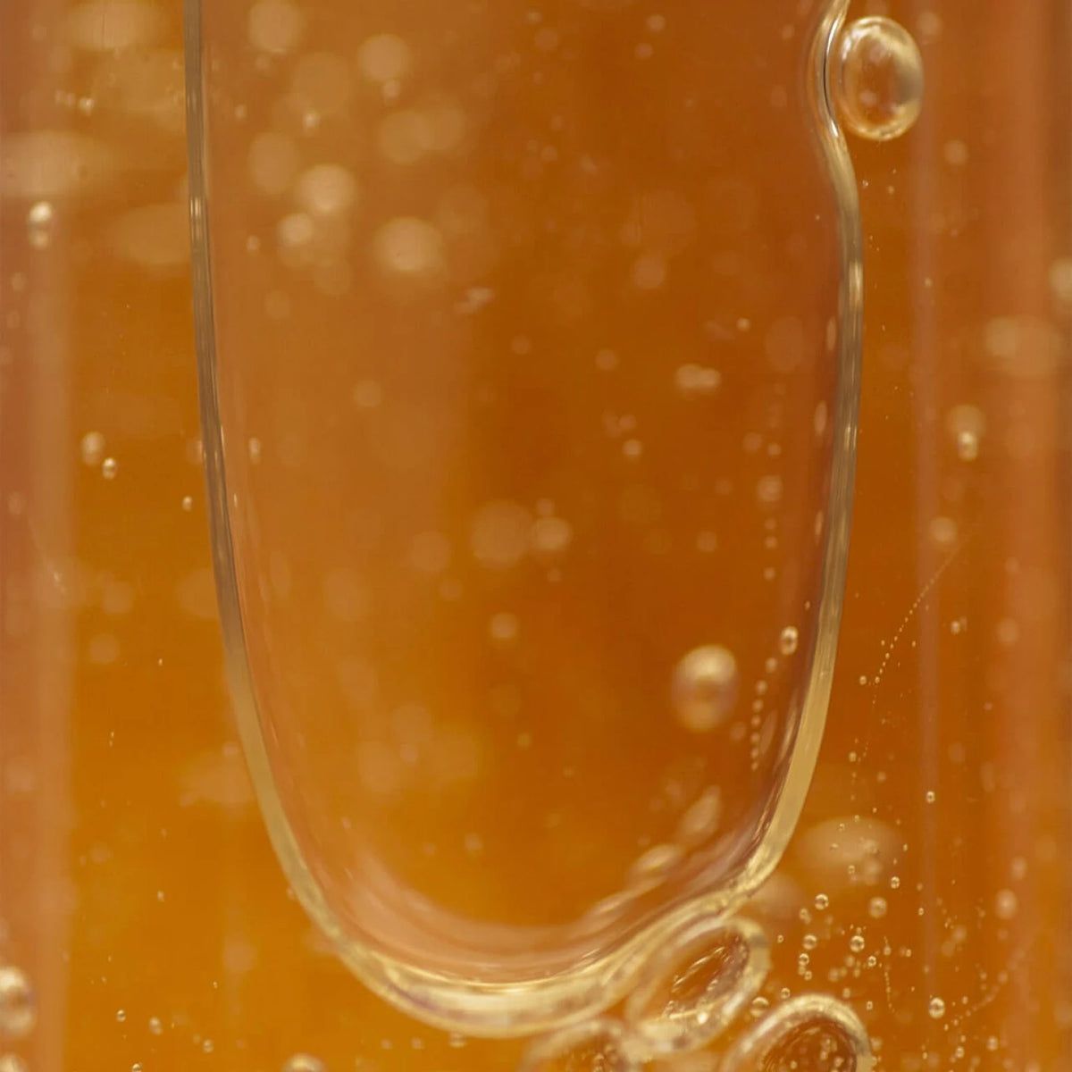 Purifying Shampoo with Sea Kale Extract – texture close-up