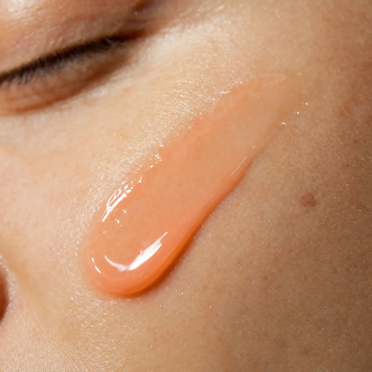 Hexapeptide Smoothing Serum – texture close-up